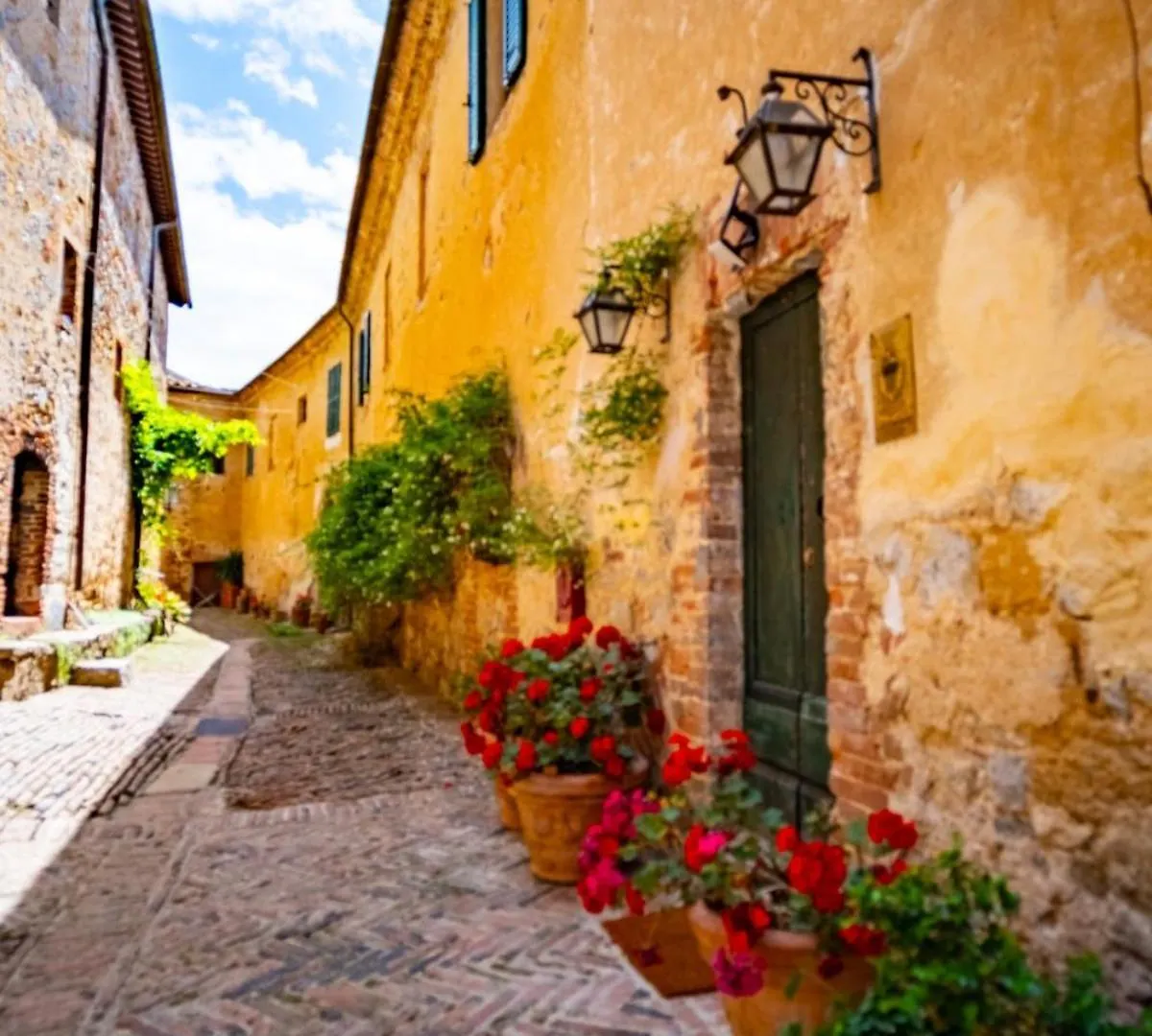 Castello Montelifre Villa Montisi
