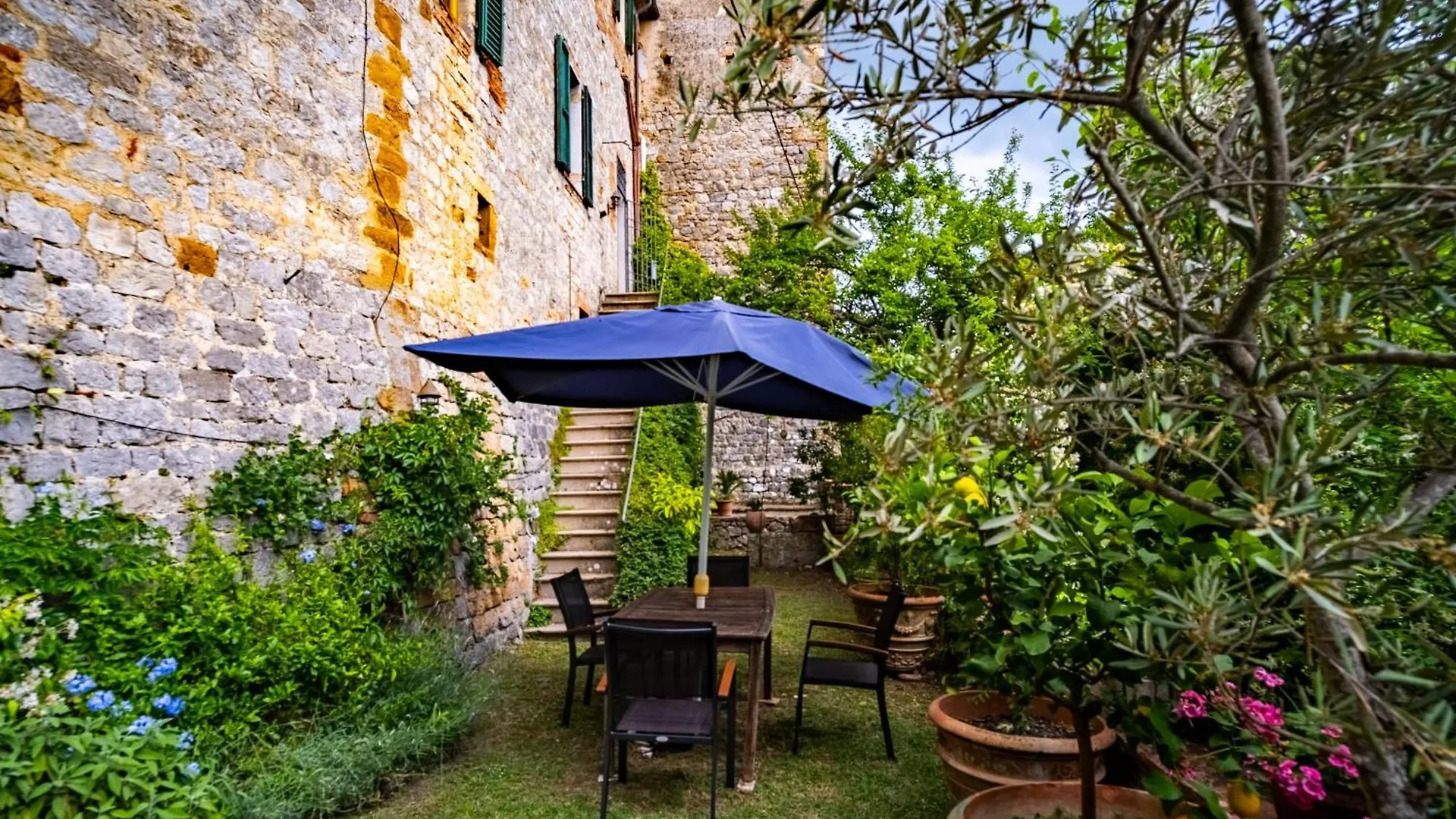 Castello Montelifre Villa Montisi