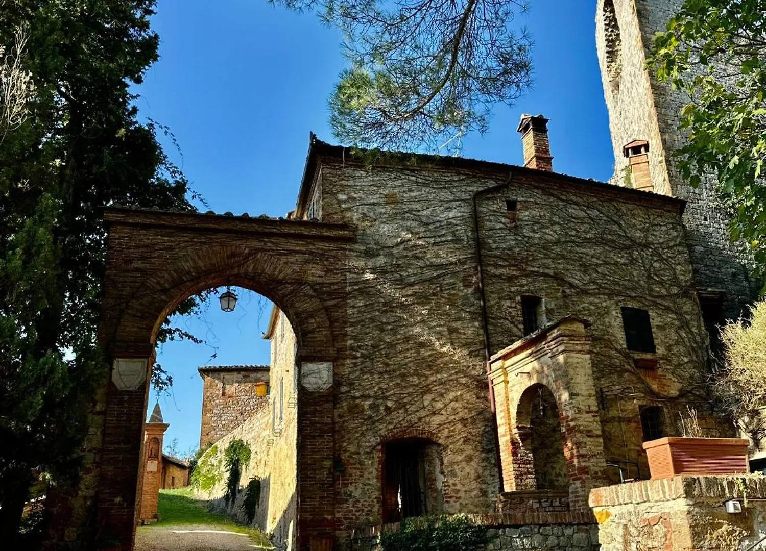 Castello Montelifre Villa Montisi