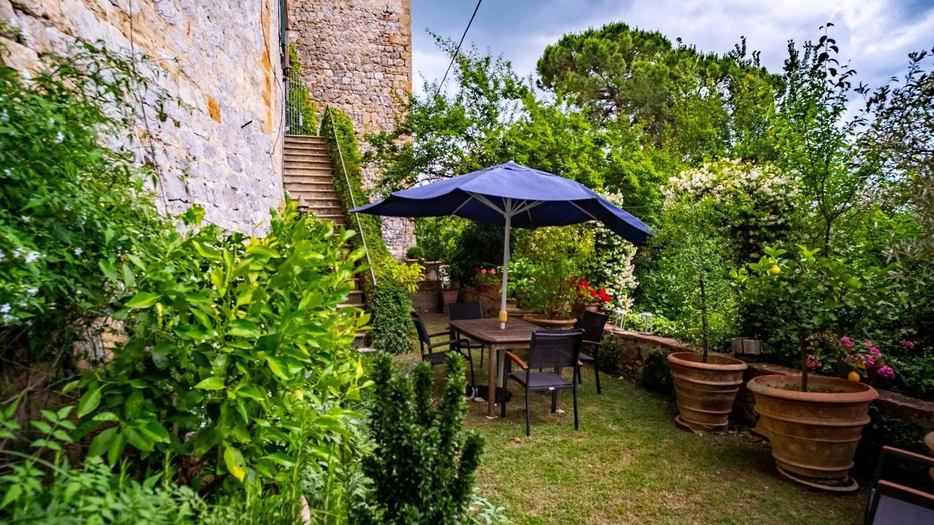 Castello Montelifre Villa Montisi